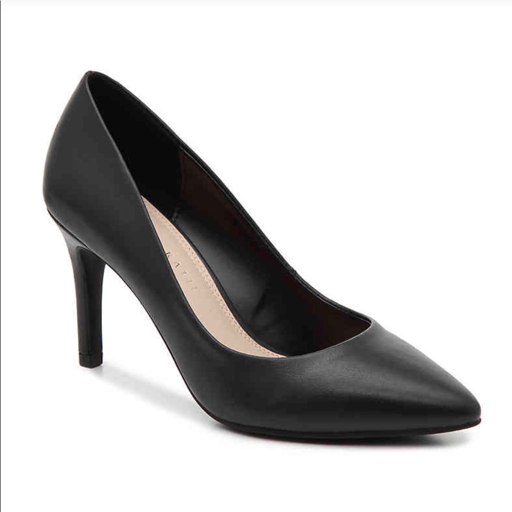 Black Pumps
